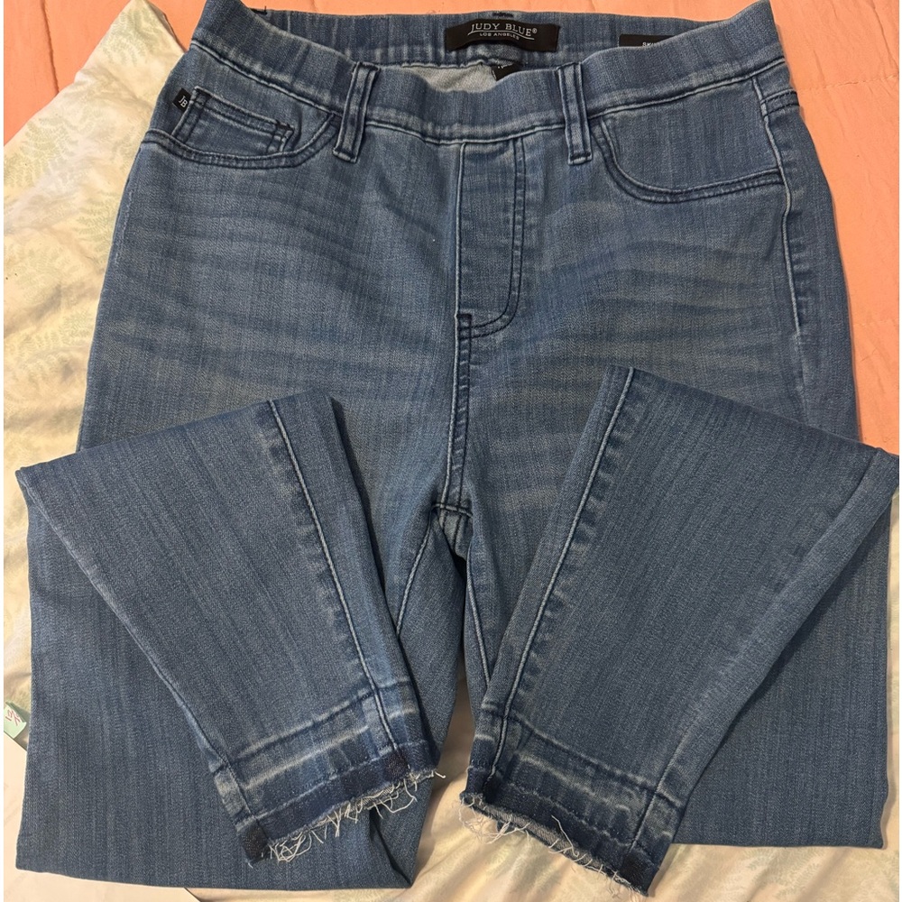 Brand new Judy Blue pull on jeans. Size 7.